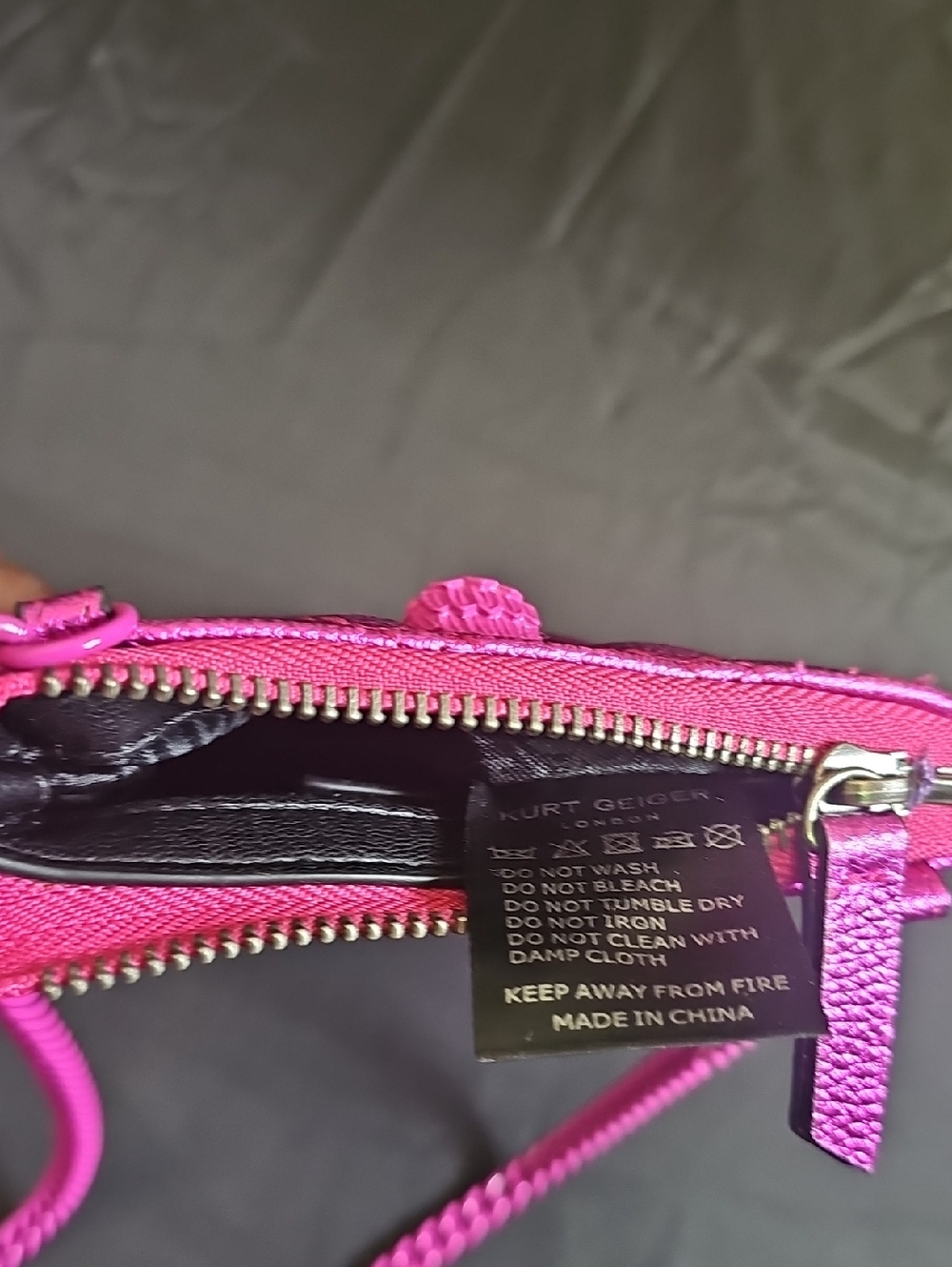 Kurt Geiger Quilted Crossbody Bag in Bright Pink Extremely Rare - Picture 3 of 4